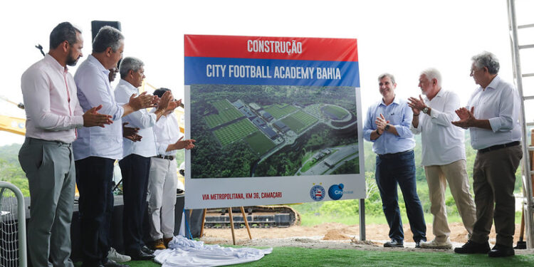 Bahia inicia obras do novo CT com presença de Ferran Soriano e autoridades