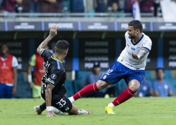 Após queda na Libertadores, Willian José cobra mais paciência do Bahia